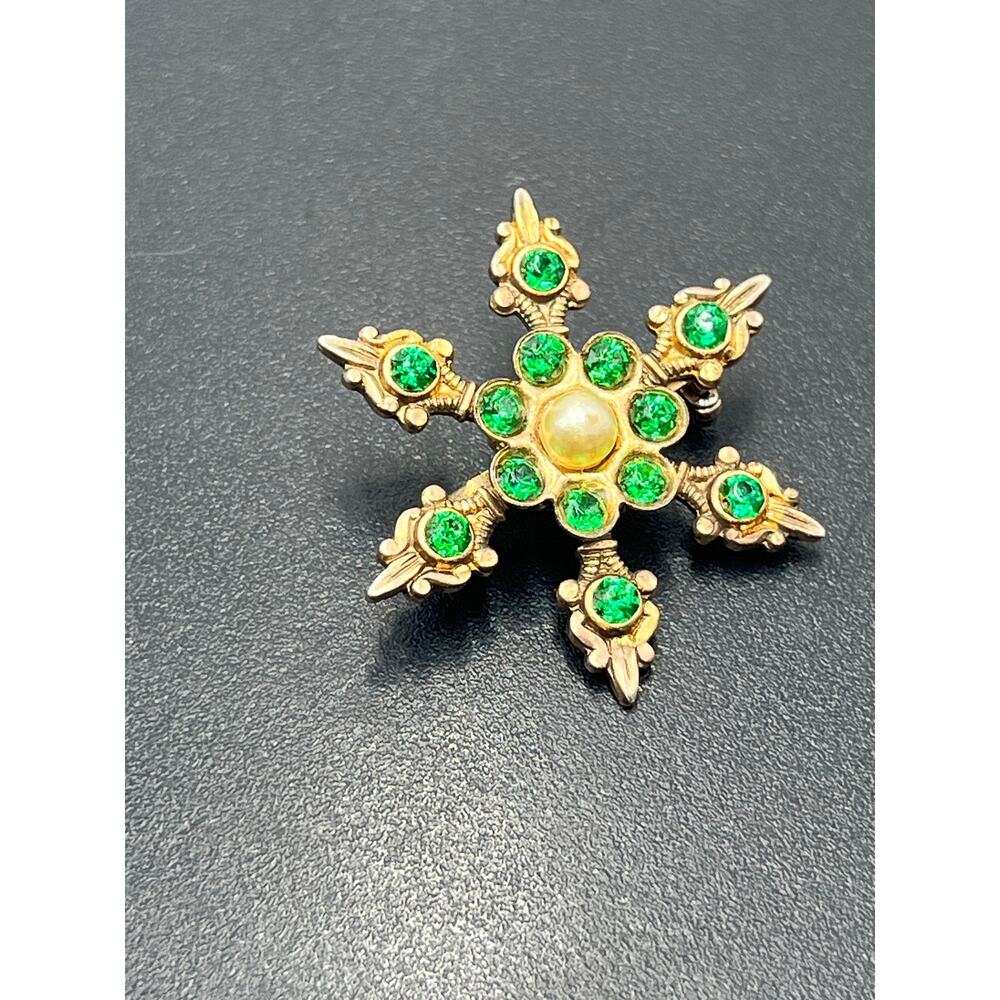 Vintage Emerald Green Prong Set‎ 6 Pointed Faux Pearl Brooch Pin Gold Tone - Picture 2 of 6